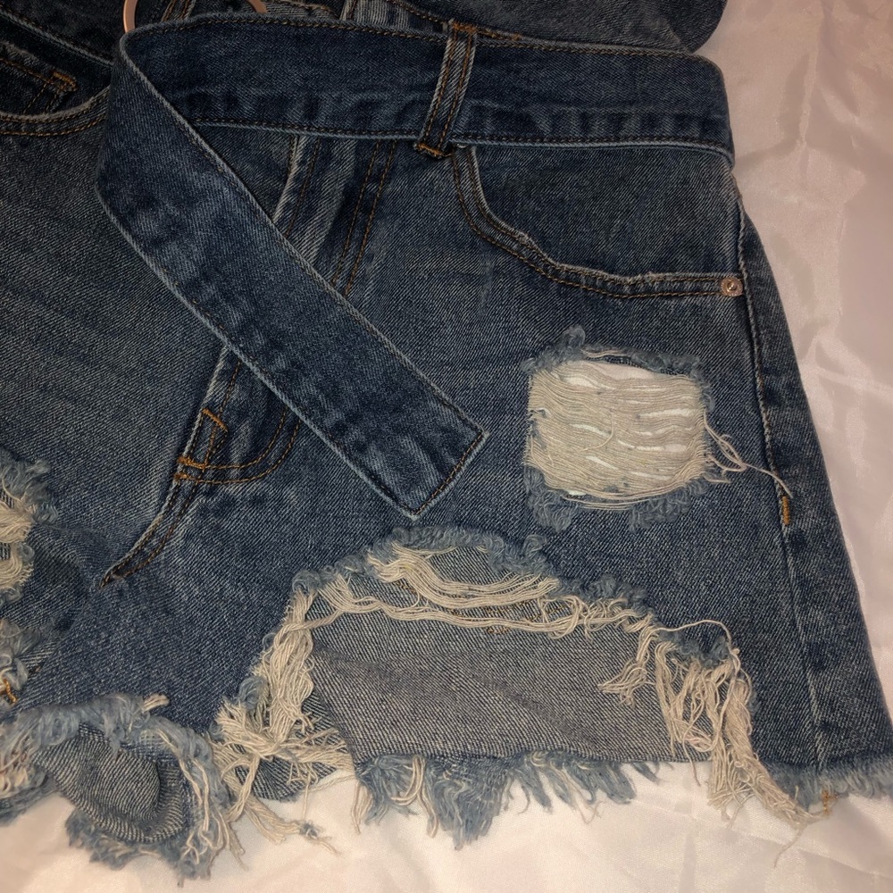 Forever21 HighWaist Jean Shorts sz 26 - Picture 6 of 9